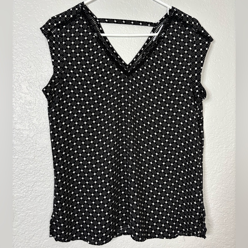 DR2 V-neck blouse lightweight chiffon fabric w/white & black polka dot pattern